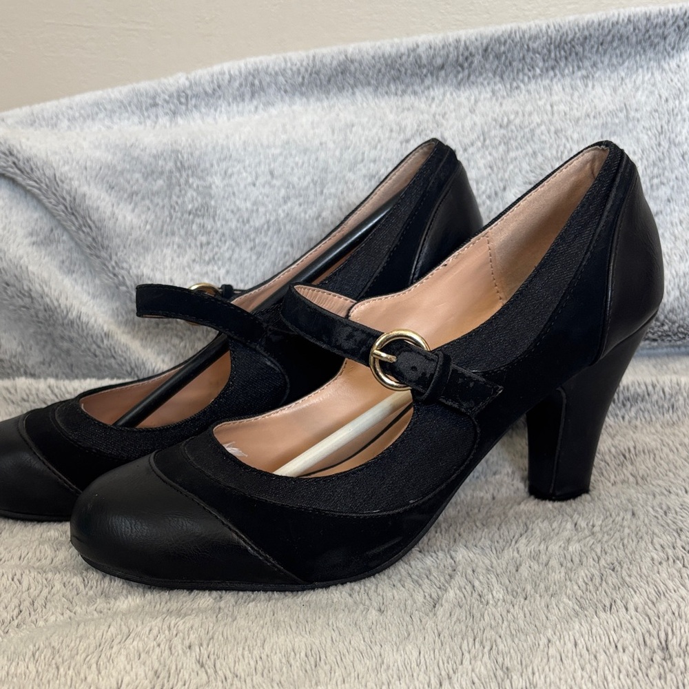 Journee Collection Black Mary Jane Heels with Strap - Picture 2 of 9
